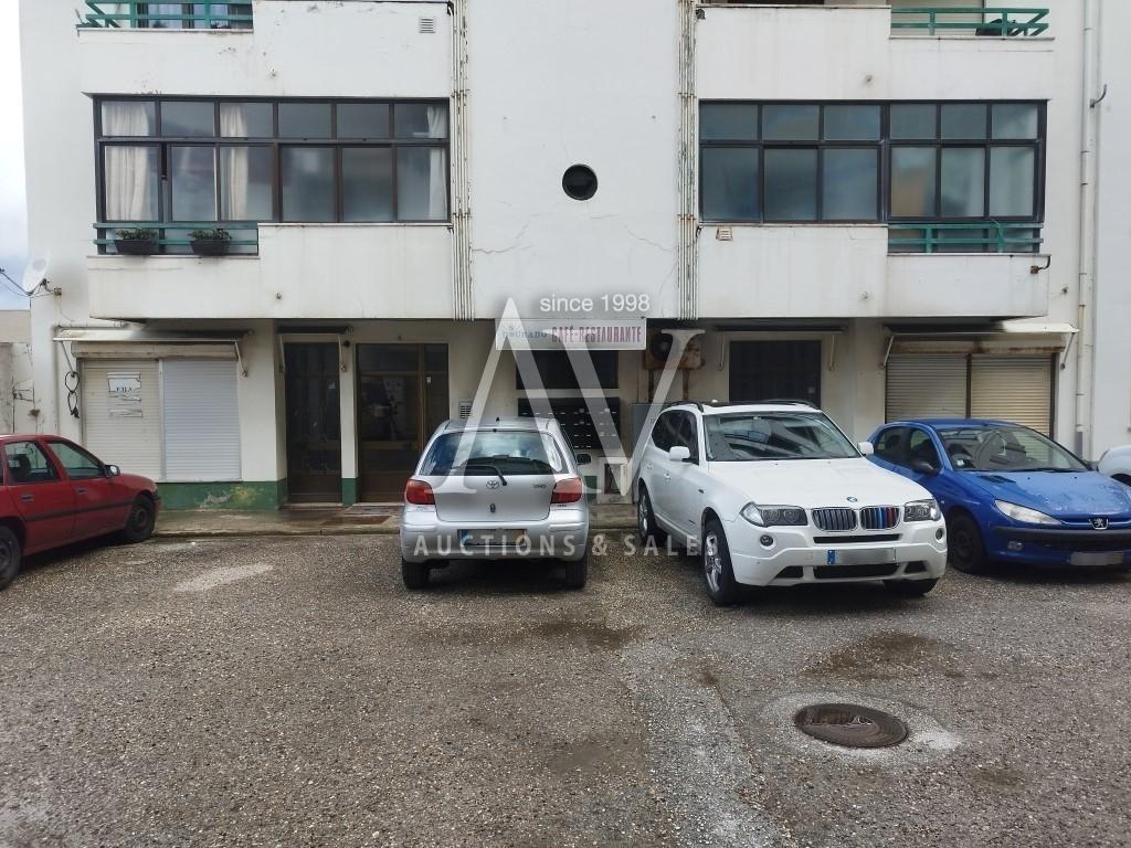 Ref.ª P364 - Estabelecimento comercial e arrumos - Verba 1 a 2