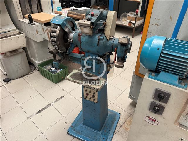 Fotografia de equipamento: Máquina de rebater - Lote 17
