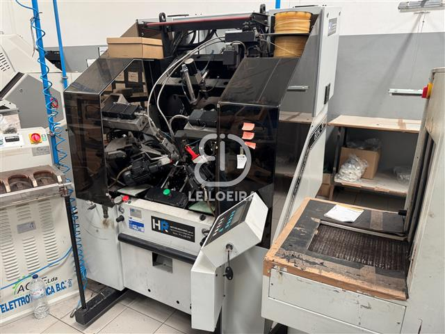 Fotografia de equipamento: Máquina de fechar calcanheiras - Lote 21