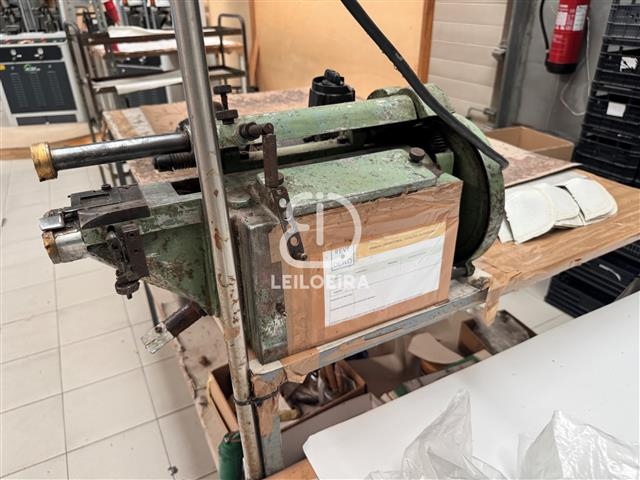 Fotografia de equipamento: Máquina de dar cola - Lote 30