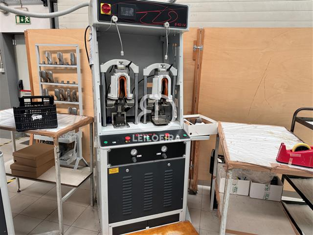 Fotografia de equipamento: Máquina de Moldar - Lote 31