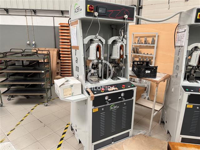 Fotografia de equipamento: Máquina de Moldar - Lote 32