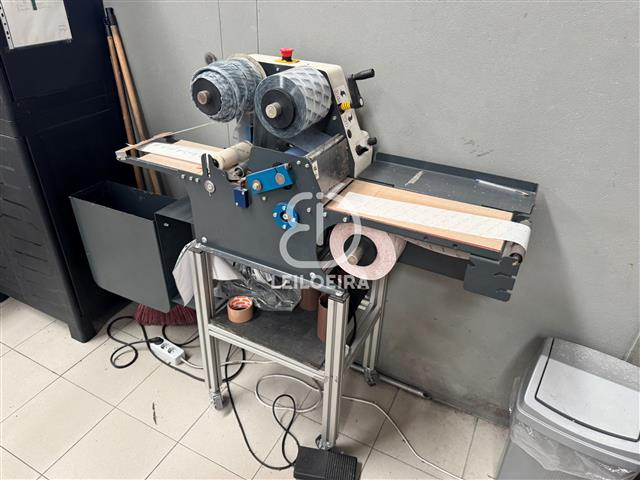Fotografia de equipamento: Máquina de dar cola - Lote 45