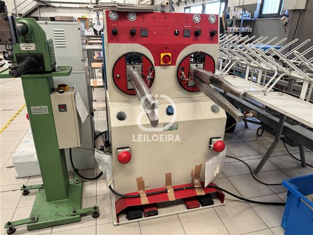Fotografia de equipamento: Máquina de enformar - Lote 52- A