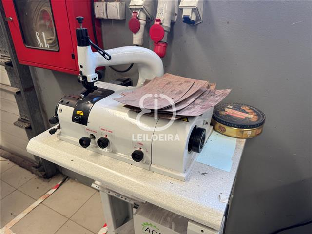 Fotografia de equipamento: Máquina de facear - Lote 56