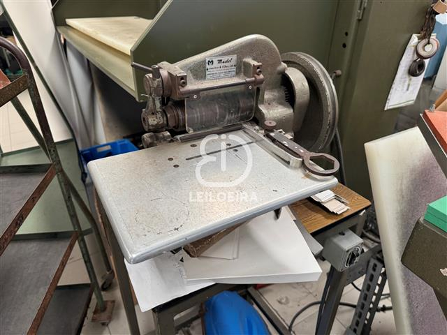 Fotografia de equipamento: Máquina de cortar - Lote 9