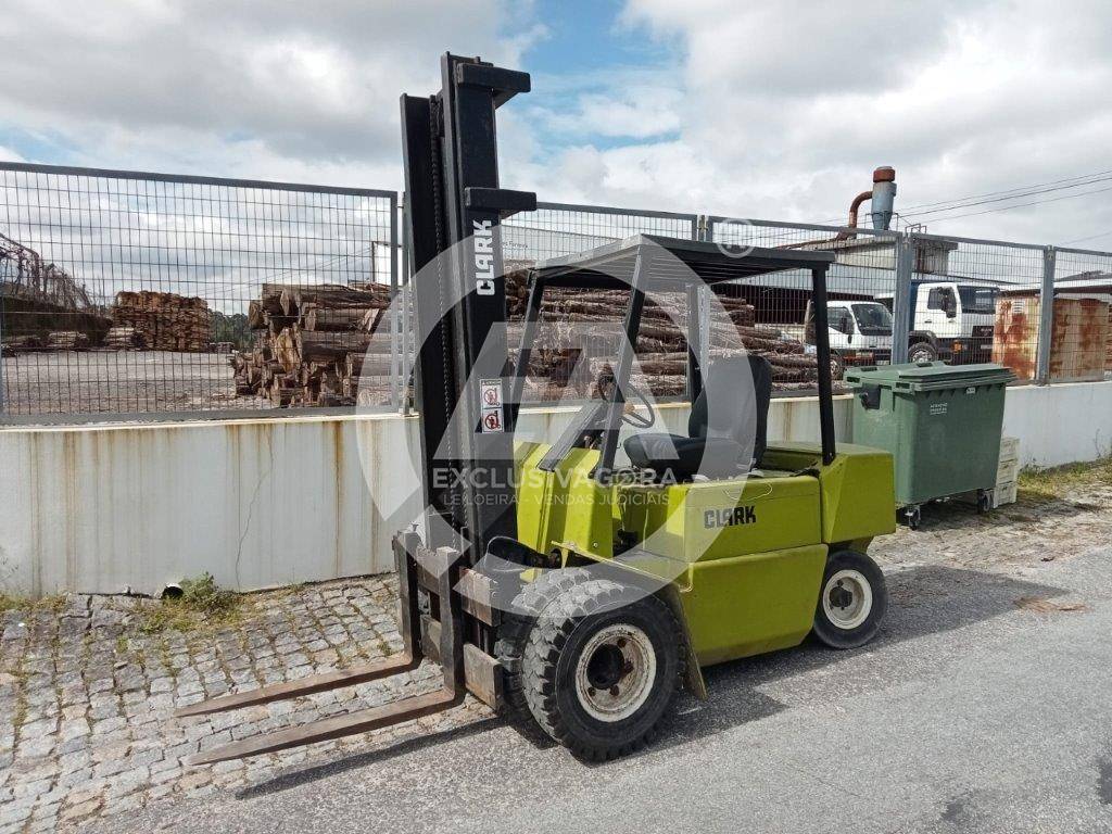 Empilhador Clark Diesel