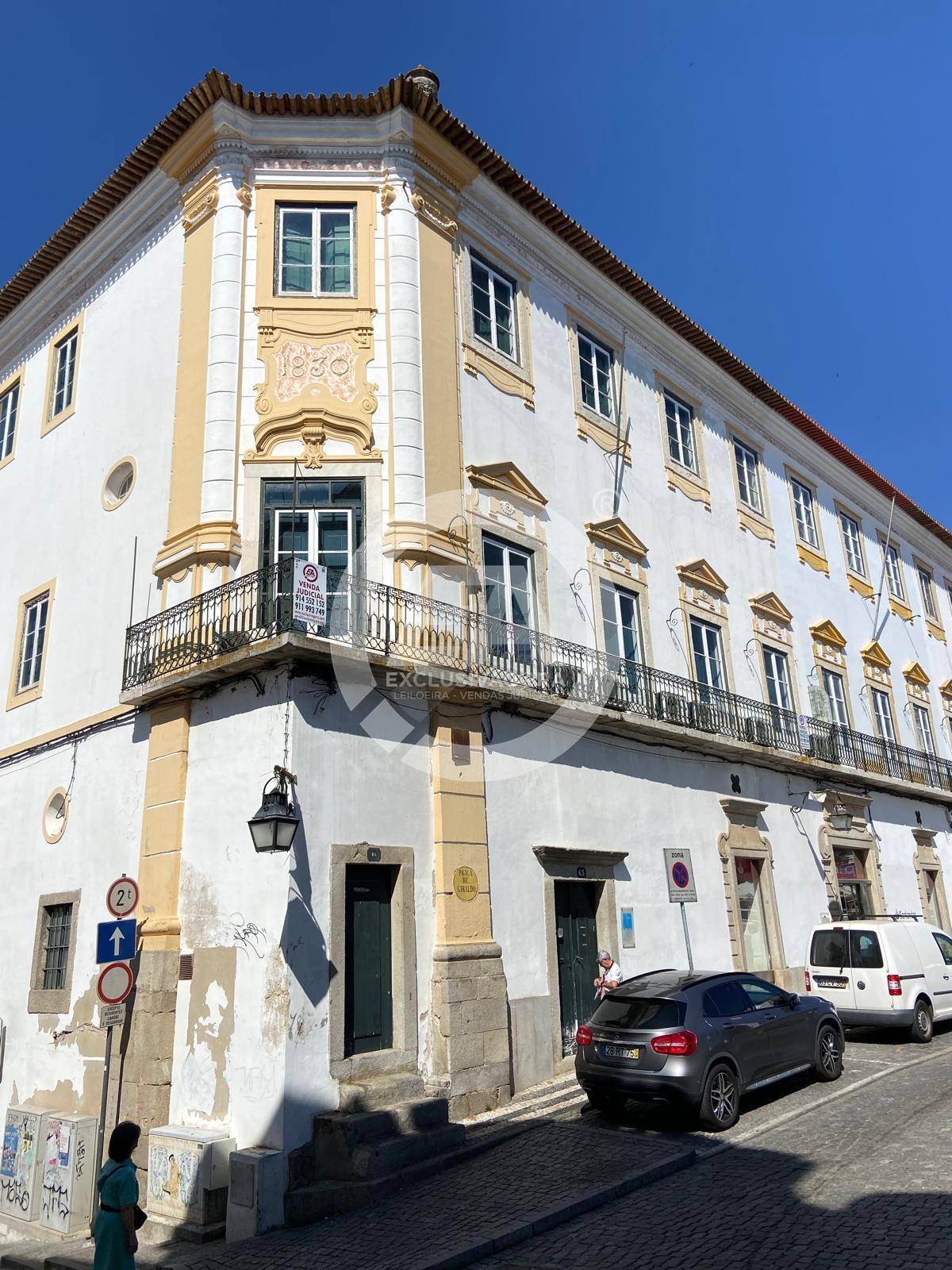 Edifício Centenário no Centro Histórico de Évora
