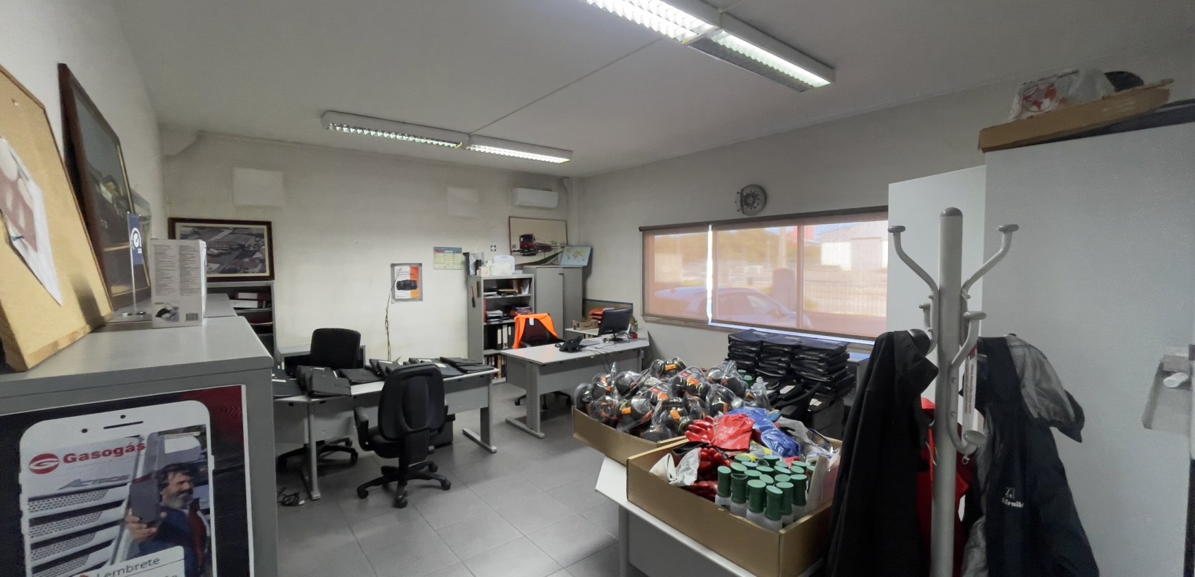 Fotografia de veículo: MOBILIÁRIO, CONSUMIVEÍS DE PROTEÇÃO E SEGURANÇA, FRIGORÍFICOS PARA CAMIÕES