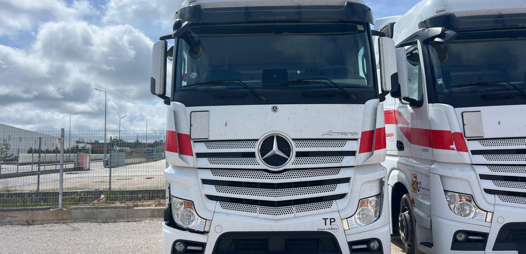 TRATOR DE MERCADORIAS MERCEDES-BENZ ACTROS 1851 LS DE 2022