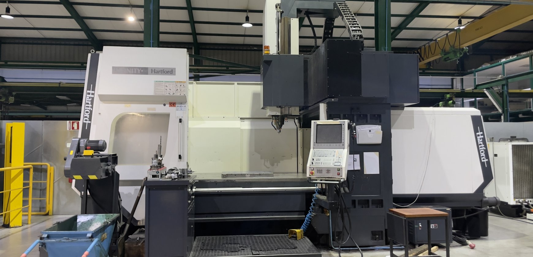 Fotografia de veículo: FRESADORA (CNC) DE 3 EIXOS HARTFORD HEP-2150