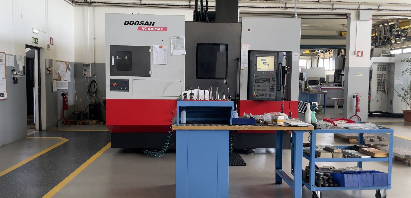 FRESADORA (CNC) DE 5 EIXOS DOOSAN VC 630/5AX