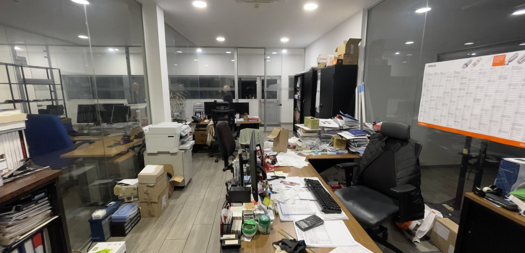 MOBILIÁRIO DE ESCRITÓRIO E EQUIPAMENTO INFORMÁTICO GAB. 6