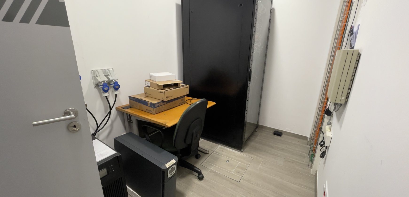 BASTIDOR, UPS`S E MOBILIÁRIO DE ESCRITÓRIO