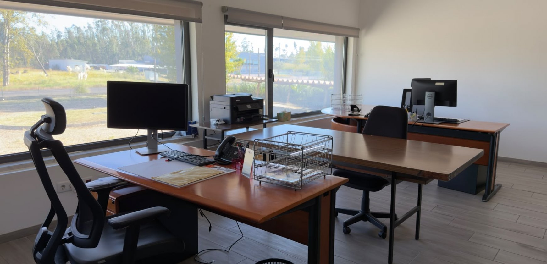MOBILIÁRIO DE ESCRITÓRIO E EQUIPAMENTO INFORMÁTICO SALA COMERCIAL 2