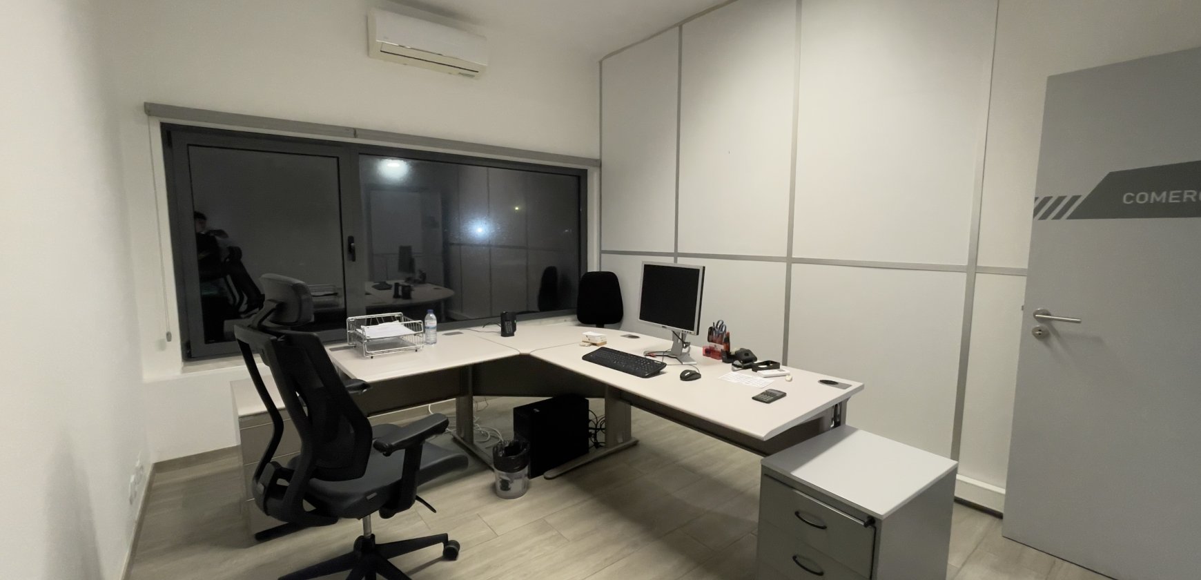 MOBILIÁRIO DE ESCRITÓRIO E EQUIPAMENTO INFORMÁTICO - SALA COMERCIAL 3