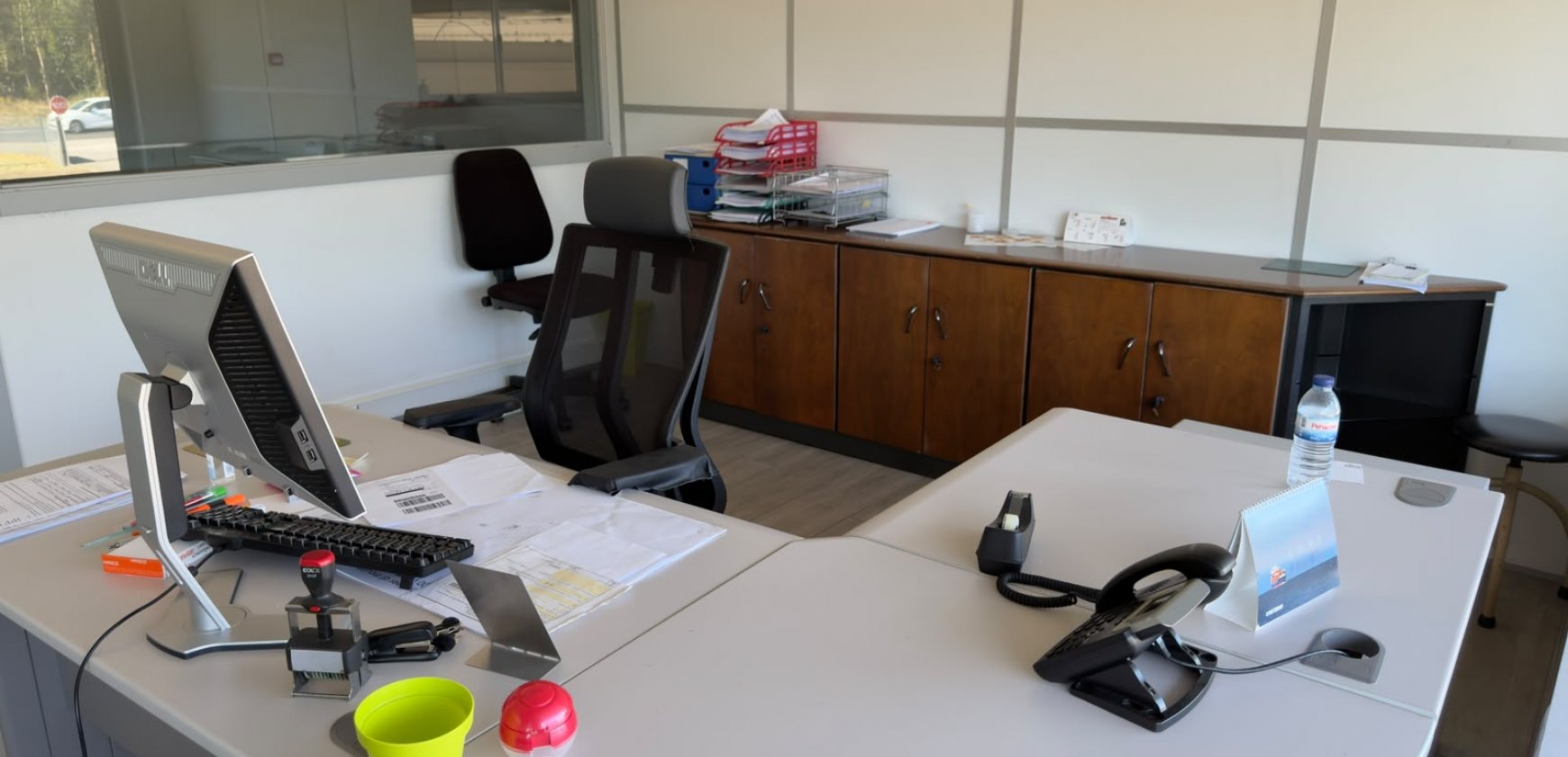MOBILIÁRIO DE ESCRITÓRIO E EQUIPAMENTO INFORMÁTICO - SALA COMERCIAL 4