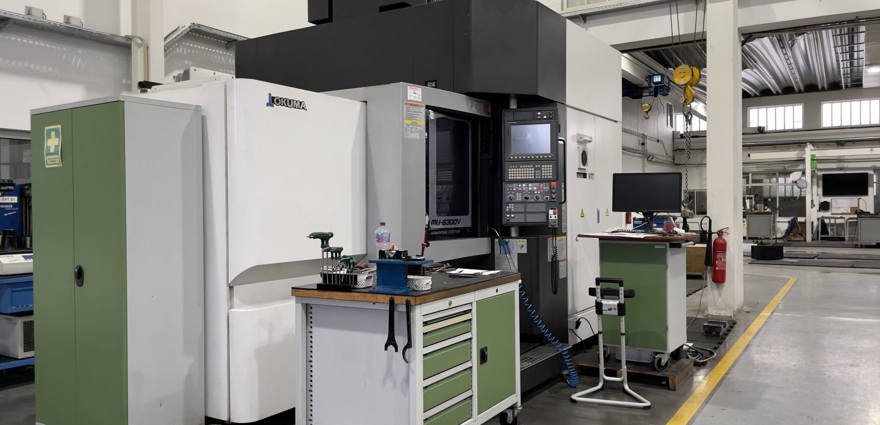 FRESADORA CNC DE 5 EIXOS OKUMA MU-6300V