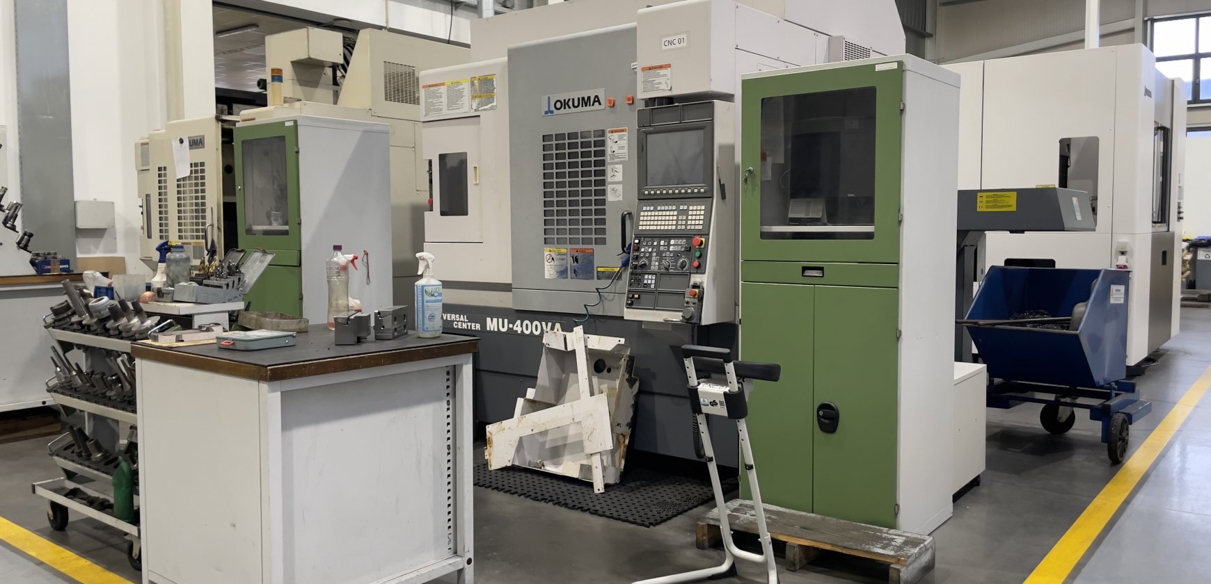 FRESADORA CNC DE 5 EIXOS OKUMA MU-400VA