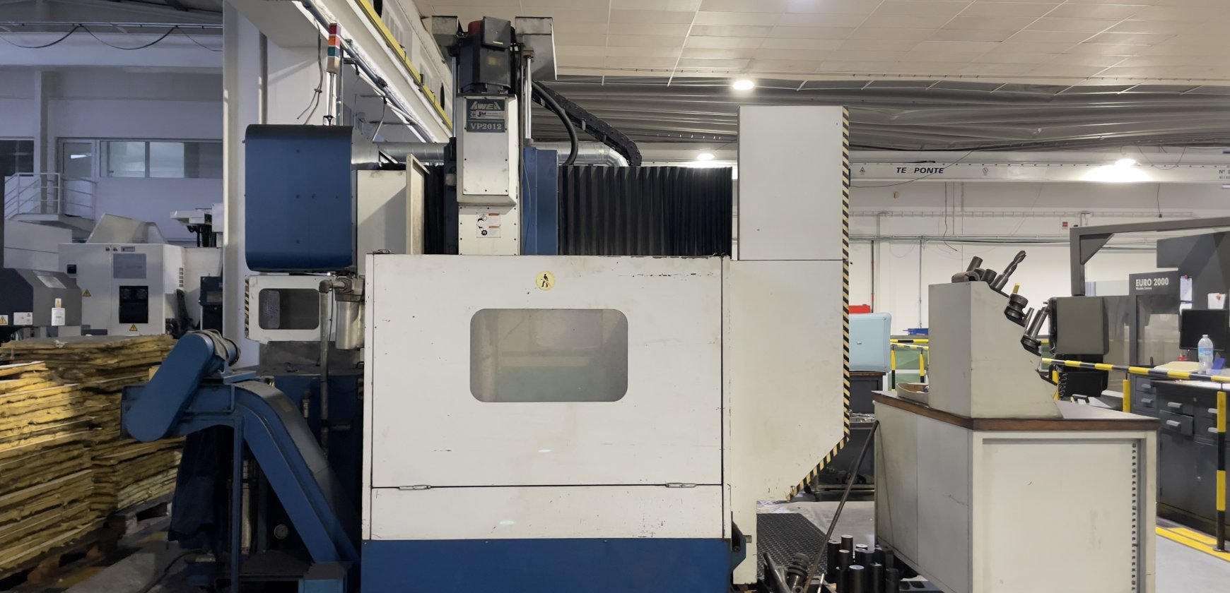 Fotografia de direito: FRESADORA CNC DE 3 EIXOS AWEA VP2012