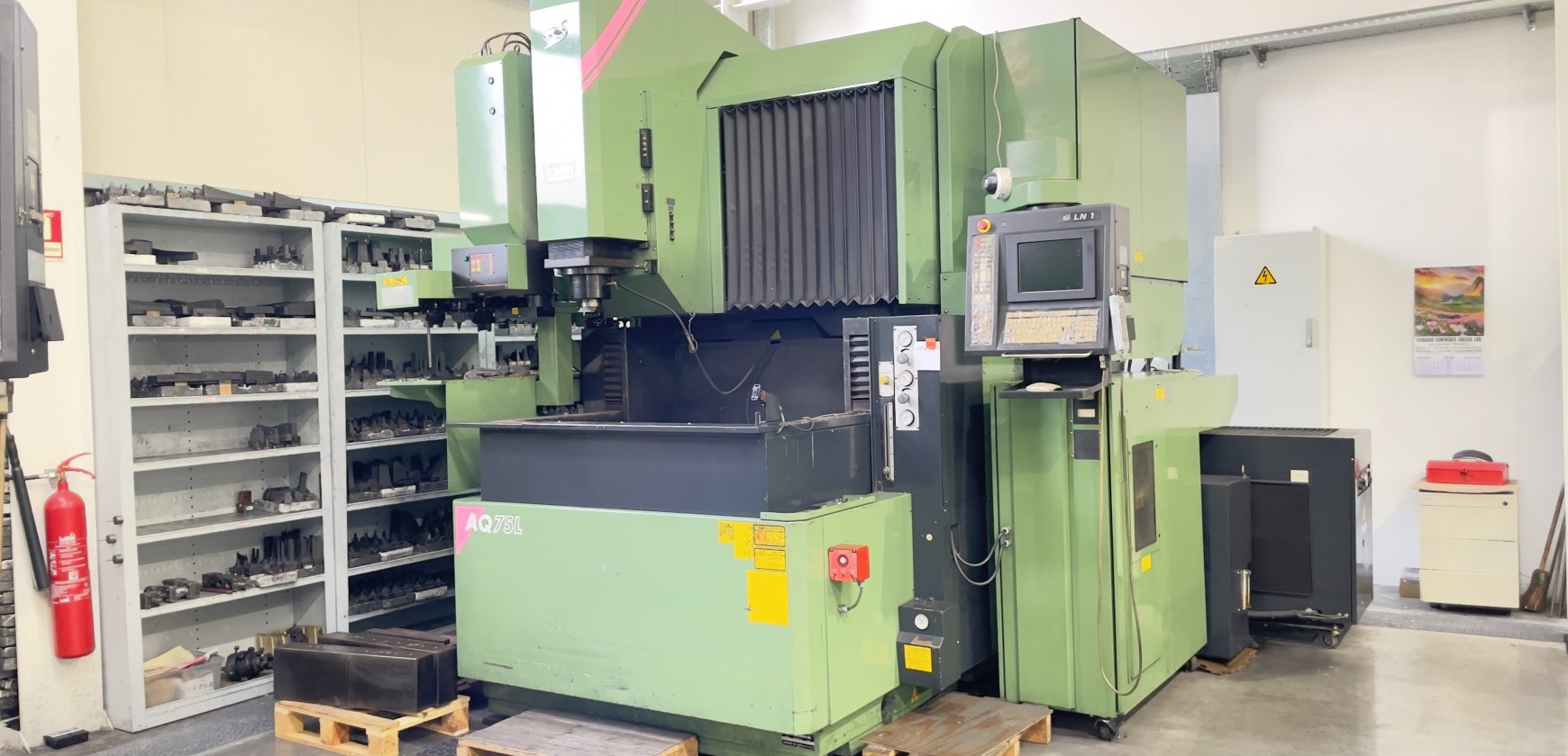 Fotografia de direito: FRESADORA CNC DE 3 EIXOS SUNMILL JHV-710