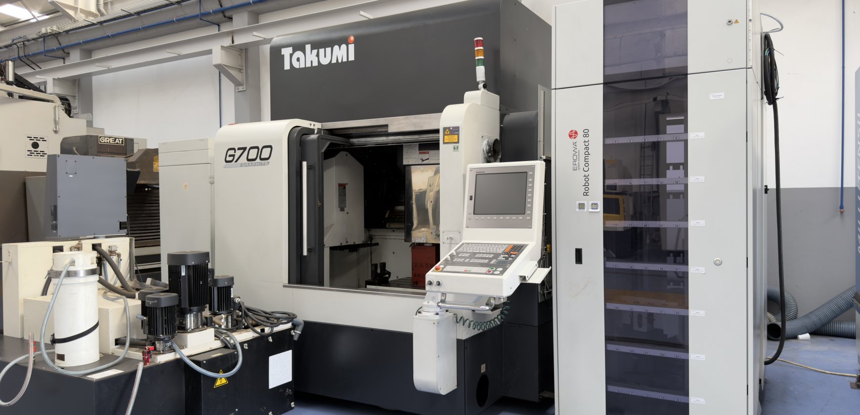 Fotografia de direito: FRESADORA CNC DE 3 EIXOS TAKUMI G700