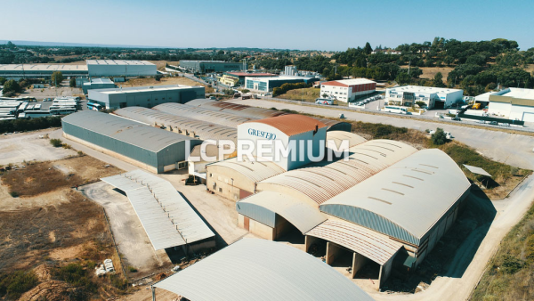Complexo Industrial composto por pavilhões, anexos e logradouro