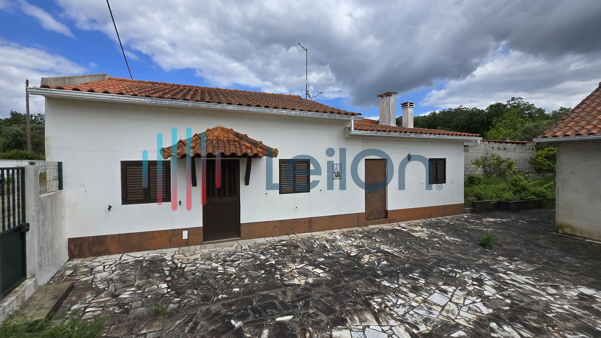 PRÉDIO URBANO POUSSOS SÃO PEDRO