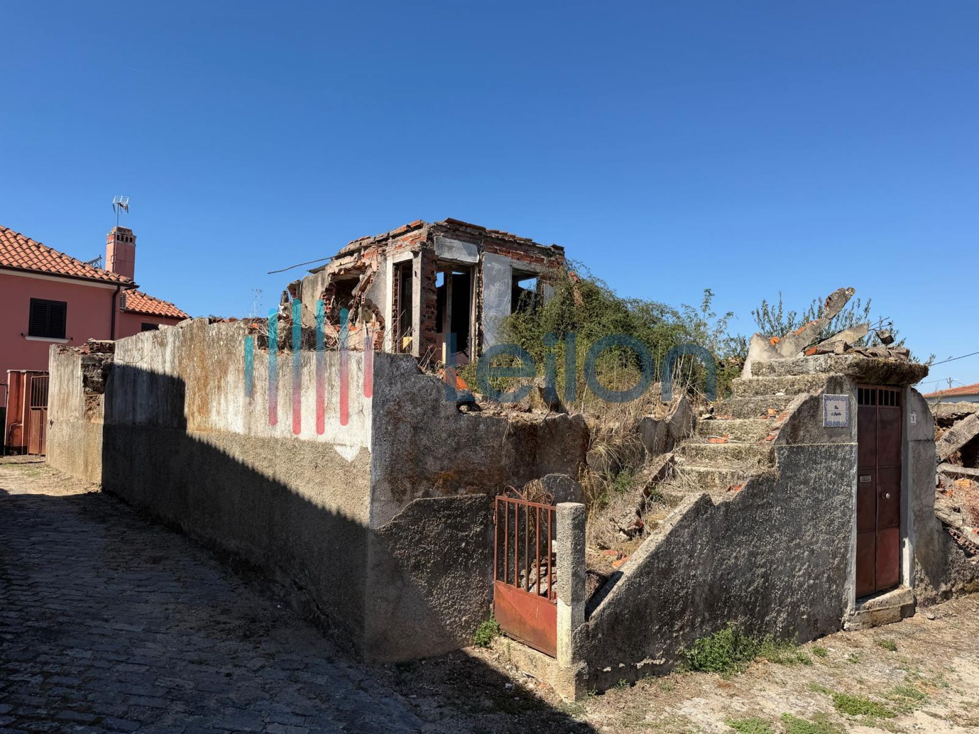 Fotografia de imóvel: 1/8 PRÉDIO URBANO SITO EM SANTA COMBA DÃO