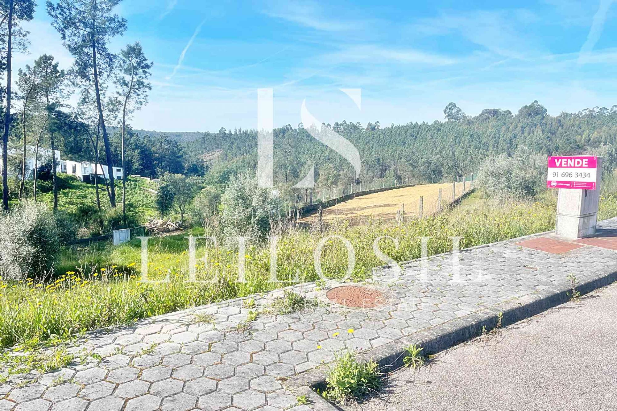 Fotografia de documento: Lote de Terreno Para Construção em Vila de Rei