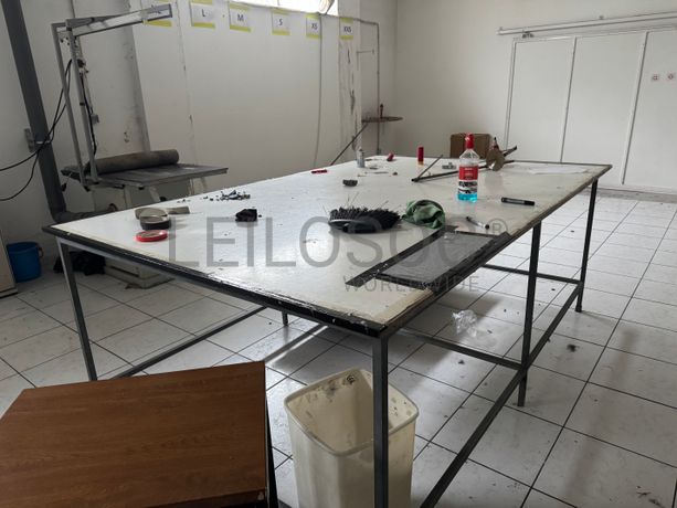 Fotografia de equipamento: Mesas de Apoio