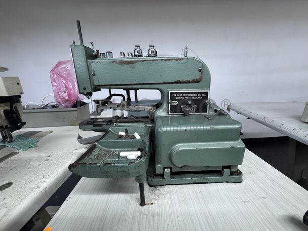Fotografia de equipamento: Máquina de Pregar Botões