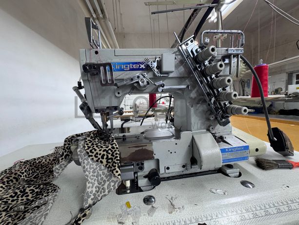 Fotografia de equipamento: Máquina de Ponto Corrido e 2 Agulhas