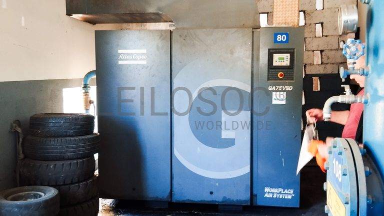 Fotografia de equipamento: Compressor Atlas Copco · Ano 2008