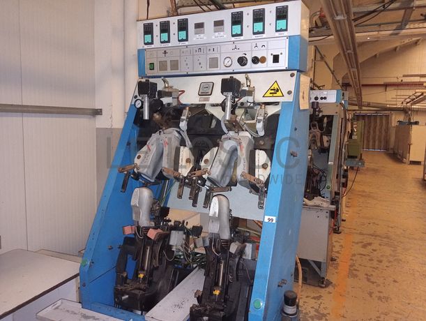 Fotografia de equipamento: Máquina de Moldar Contrafortes