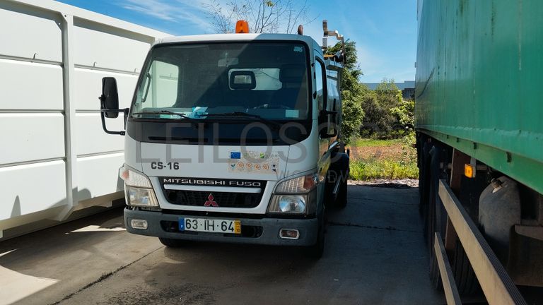 Fotografia de : Mitsubishi Fuso Canter 