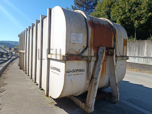 Fotografia de equipamento: Caixa Compactadora 