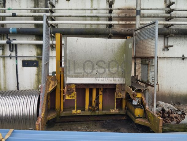 Fotografia de equipamento: Elevador de contentores 