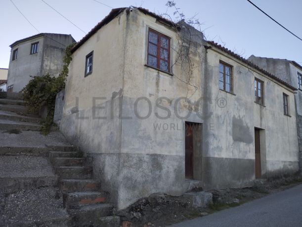 Fotografia de imóvel: Moradia para restauro · Covas do Douro
