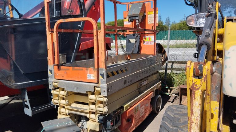 Fotografia de equipamento: Plataforma elevatória JLG 1930ES