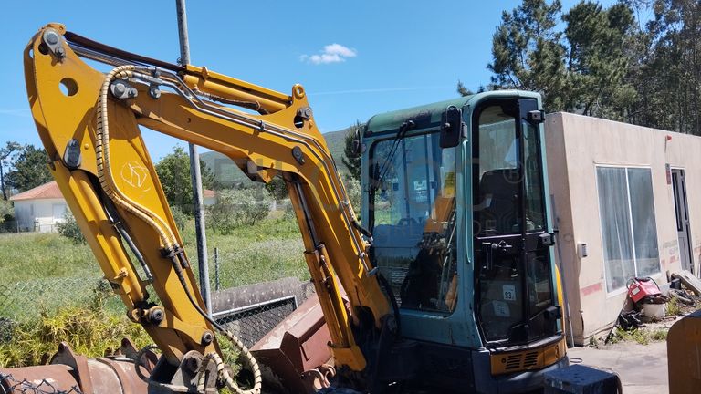 Fotografia de equipamento: Mini giratória YANMAR Vio 33