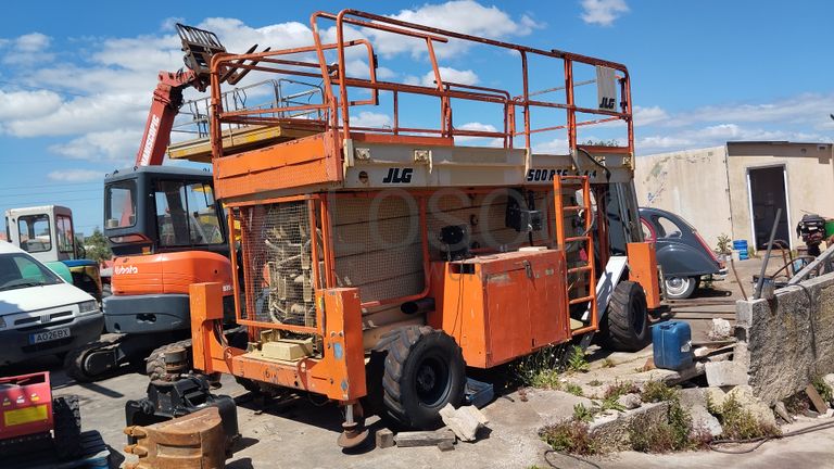 Fotografia de equipamento: Plataforma elevatória JLG 500RTS