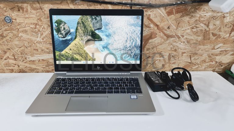 Fotografia de equipamento: Computador portátil HP EliteBook 830 G6 
