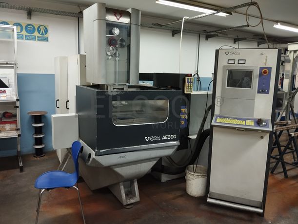 Fotografia de equipamento: Máquina de erosão por fio