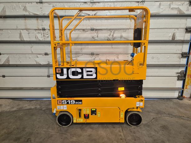 Fotografia de equipamento: Plataforma Elevatória JCB