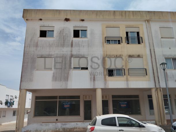 Direito de Superfície de Loja "UM" · Lagos