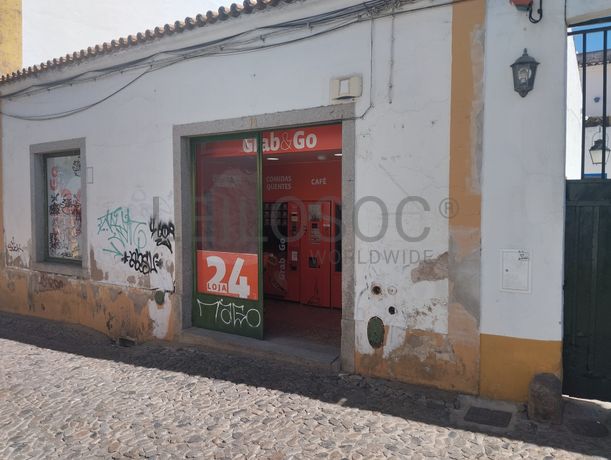 Proporção de 1/4 de Loja · Évora