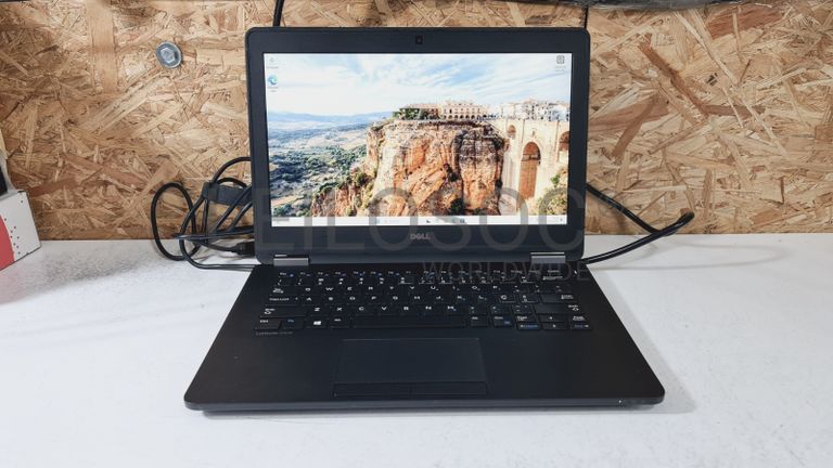 Fotografia de equipamento: Computador portátil Dell Latitude E7270