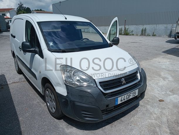 Fotografia de veículo: Peugeot Partner · Ano 2015