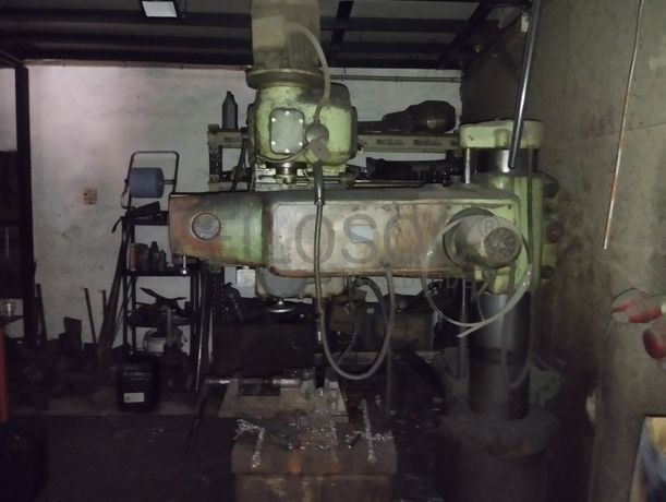 Máquina de furar radial 
